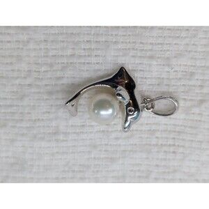 Women’s Sterling Silver Dolphin Pendant necklace with Pearl
